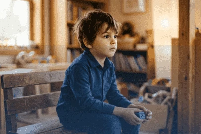 نظرات الطفل التوحدي